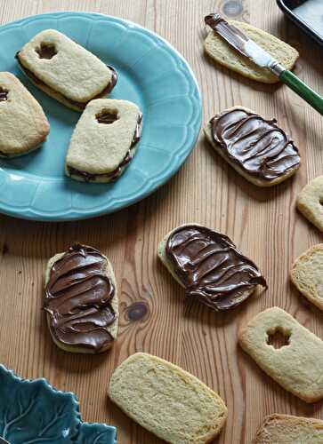 Chocolate-hazelnut spread sandwich biscuits