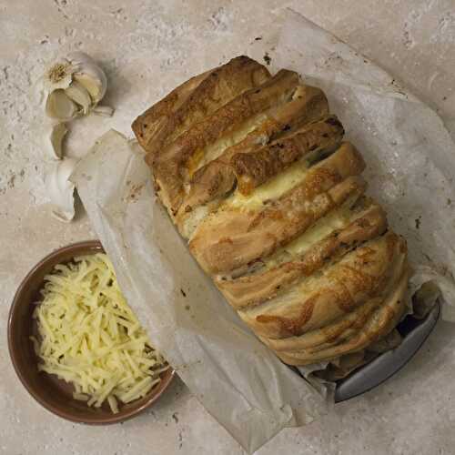 Garlicky, herby, cheesey, buttery ‘bookshelf’ bread for tearing and sharing