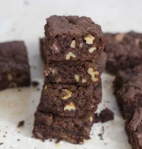 Olive oil and pecan brownies