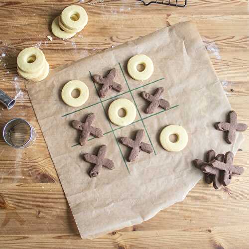 Vanilla noughts and chocolate cross biscuits