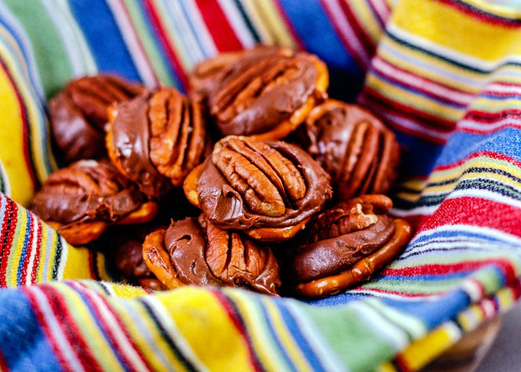 Mini Pretzel Turtles