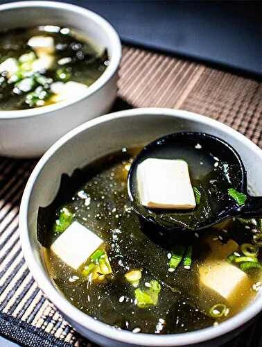 15 Minutes Super Simple Seaweed and Tofu Soup( Vegan)