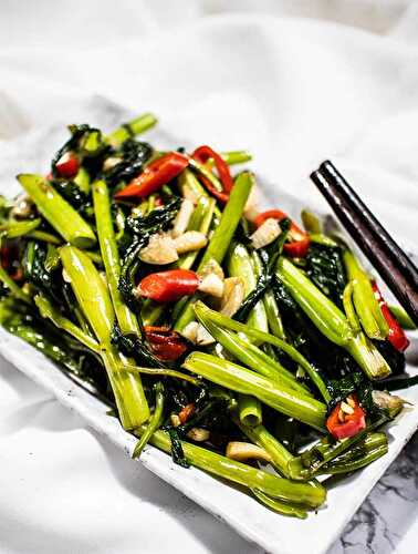 Quick Stir-Fry Water Spinach with Garlic and Chili
