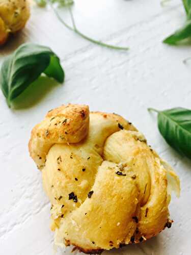 Easy Skillet Garlic Parmesan Knots - Keat's Eats