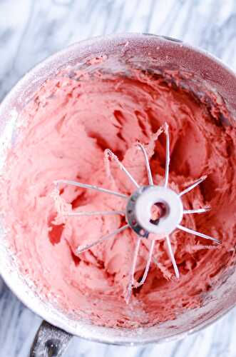 Homemade Strawberry Frosting - Keat's Eats