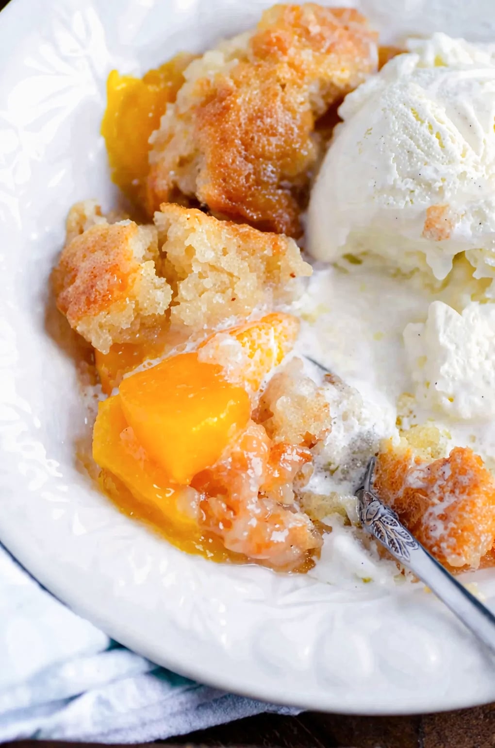 Paula Deen’s Peach Cobbler Recipe (Easy Southern Classic)