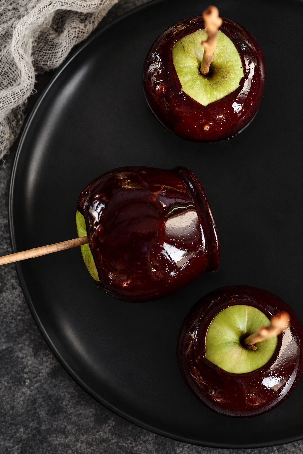 Black Candy Apples for Halloween