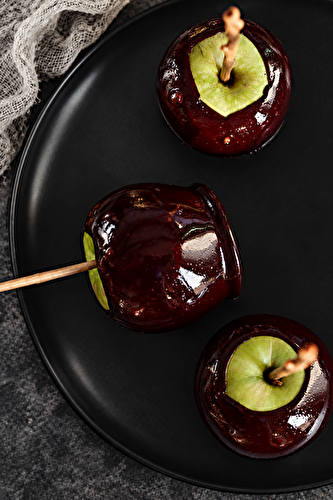 Black Candy Apples for Halloween
