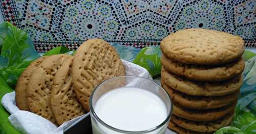  BISCUITS AU BEURRE D'ARACHIDES/  PEANUT BUTTER COOKIES / GALLETAS DE MANTEQUILLA DE MANÍ / بيسكوي بزبدة الفول السوداني