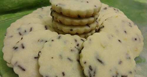 BISCUITS AUX VERMICELLES CHOCOLAT / CHOCOLATE SPRINKLES COOKIES / GALLETAS CON VIRUTAS DE CHOCOLATE / بسكوي بشعرية الشكلاط