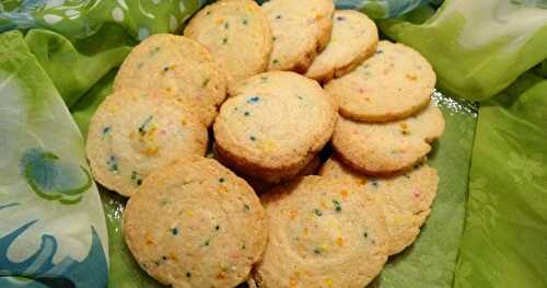 BISCUITS AUX VERMICELLES COLORÉES /FUNFETTI COOKIES / GALLETAS CON GRAGEAS DE COLORES / بيسكويت بالرشات الملونة 