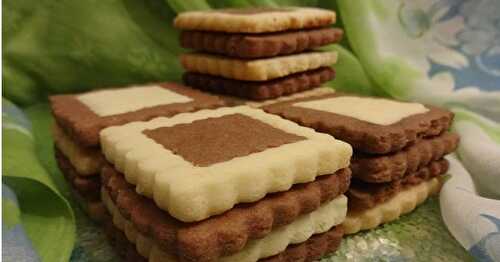 BISCUITS BICOLORES / TWO-COLORED COOKIES / GALLETAS BICOLORES