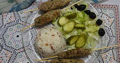 BROCHETTES DE KEFTA À LA MAROCAINE / MOROCCAN KOFTA SKEWERS / BROCHETAS DE KEFTA MARROQUÍ / الكفتة المشوية المغربية