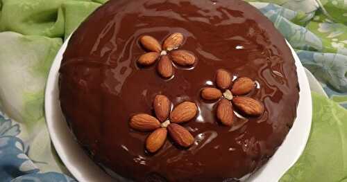 GÂTEAU AU CHOCOLAT / CHOCOLATE CAKE / BIZCOCHO DE CHOCOLATE / كيك الشوكولاتة