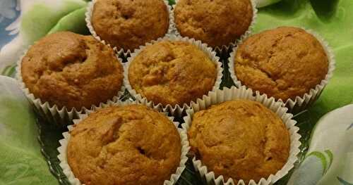 MUFFINS AUX BANANES ET KAKI / BANANA PERSIMMON MUFFINS / MUFFINS CON BANANA Y CAQUI / مافن الموز و التين الكاكي  