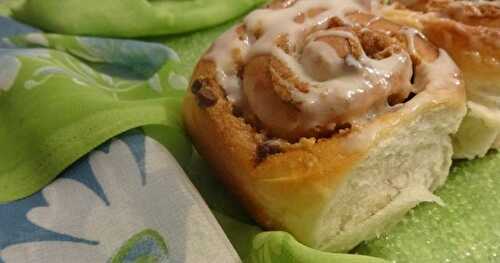 ROULÉS À LA CANNELLE ET AU BEURRE D’ARACHIDES / PEANUT BUTTER CINNAMON ROLLS / ESPIRALES DE CANELA Y MANTEQUILLA DE MANI/لفات القرفة بزبدة الفول السوداني