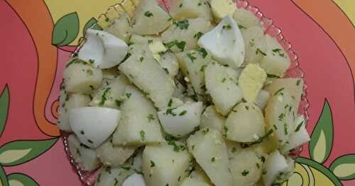 SALADE AUX POMMES DE TERRE ET AUX ŒUFS / EGG AND POTATO SALAD / ENSALADA DE PATATA Y HUEVO / سلطة البطاطس و البيض