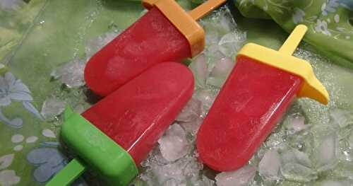 SUCETTES GLACÉES À LA PASTÈQUE / WATERMELON ICE POPS / PALETAS DE SANDÍA / مصاصات البطيخ الاحمر المجمدة  