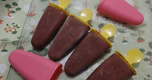 SUCETTES GLACÉES AU CHOCOLAT / CHOCOLATE ICE POPS / PALETAS DE CHOCOLATE / مصاصات الشوكولاته المجمدة