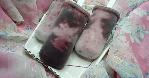 SUCETTES GLACÉES AUX CERISES ET AU YAOURT GREC / CHERRY AND GREEK YOGURT POPSICLES / PALETAS DE CEREZA Y YOGUR GRIEGO / مصاصات الكرز والزبادي اليوناني المجمدة