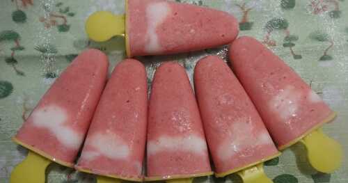 SUCETTES GLACÉES AUX FRAISES / STRAWBERRY ICE POPS / PALETAS DE FRESAS / مصاصات الفراولة المجمدة
