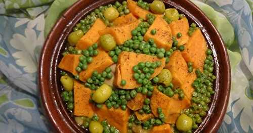 TAGINE DE POULET AUX PATATES DOUCES ET PETITS POIS / CHICKEN TAGINE WITH SWEET POTATOES AND SMALL PEAS / TAGINE DE POLLO CON BATATAS Y GUISANTES / طاجين الدجاج و البطاطا الحلوة و الجلبانة(البازلاء) 