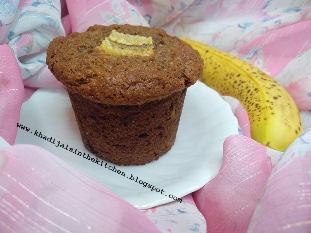 PETITS GÂTEAUX À LA BANANE ET AU CHOCOLAT / CHOCOLATE BANANA MUFFINS / MAGDALENAS DE BANANA Y CHOCOLATE / مافن الموز والشوكولاتة 