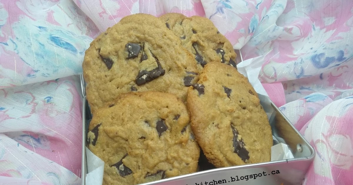 BISCUITS AU BEURRE D’ARACHIDES ET AU CHOCOLAT  / CHOCOLATE PEANUT BUTTER COOKIES  / GALLETAS DE MANTEQUILLA DE MANÍ Y CHOCOLATE / بيسكوي زبدة الفول السوداني و الشوكولاتة