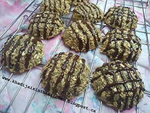 BISCUITS AUX FLOCONS D'AVOINE ET À LA BANANE  / ROLLED OATS BANANA COOKIES / GALLETAS CON COPOS DE AVENA Y PLÁTANO / بسكويت برقائق الشوفان والموز