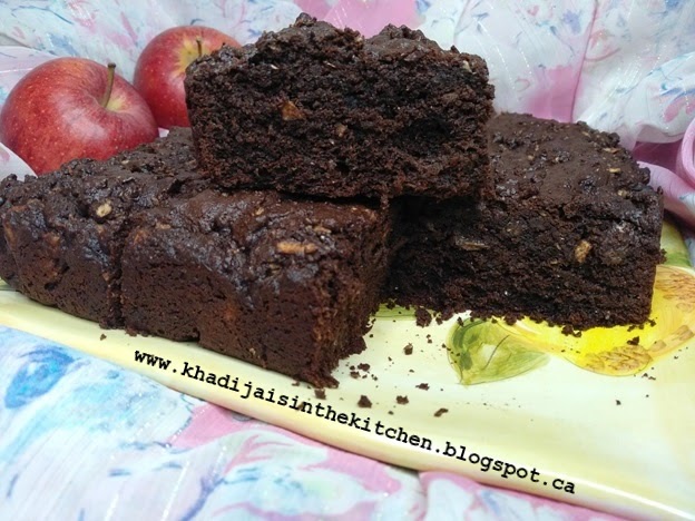 GÂTEAU À LA FARINE DE BLÉ, AU CHOCOLAT ET AUX POMMES / WHOLE WHEAT FLOUR, CHOCOLATE AND APPLE CAKE / BIZCOCHO DE HARINA INTEGRAL, CHOCOLATE Y MANZANA / كعكة دقيق القمح الكامل و الشوكولاتة والتفاح