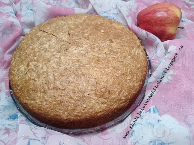 GÂTEAU AUX POMMES ET À LA NOIX DE COCO / APPLE COCONUT CAKE / BIZCOCHO DE MANZANA Y COCO / كعكة التفاح و جوز الهند