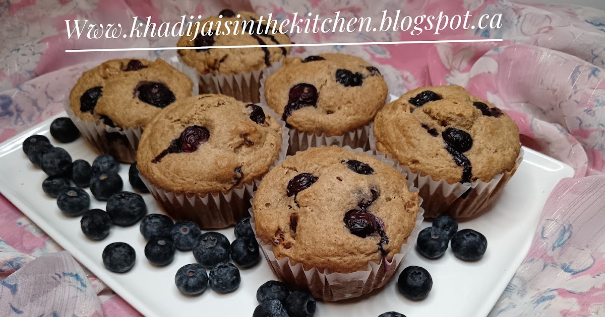 PETITS GÂTEAUX AUX BLEUETS ET AUX DATTES / BLUEBERRY DATES MUFFINS / MAGDALENAS DE ARÁNDANOS Y DÁTILES / مافن التوت الأزرق و التمر