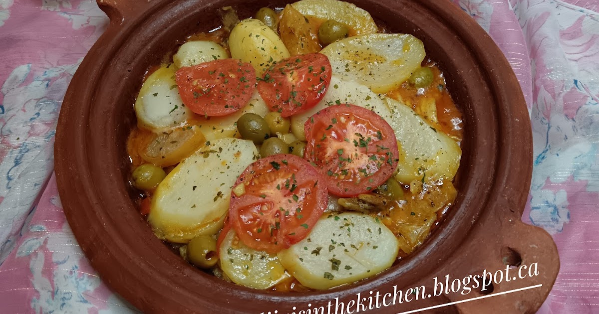 TAJINE DE POULET, AUX POMMES DE TERRE ET AUX OLIVES / CHICKEN TAJINE WITH POTATOES AND OLIVES / TAJÍN DE POLLO, CON PAPAS Y ACEITUNAS / طاجين الدجاج مع بطاطس وزيتون