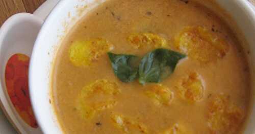 TOMATO AND GREEN PEPPER SOUP WITH MOZARELLA TIKKA