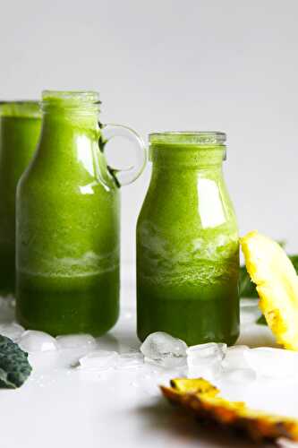 Green smoothie with kale, cucumber, pineapple and mint