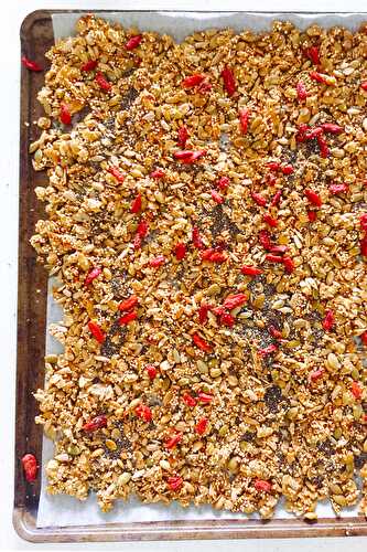 Nut-Free Granola with Quinoa, Seeds and Goji