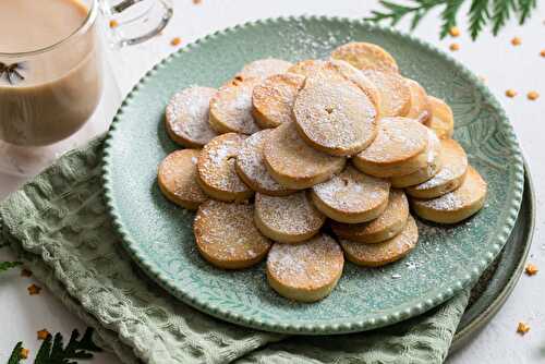 Crunchy And Sweet Fekkas Biscuits (Moroccan Cookies)