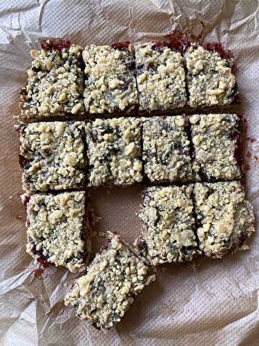 Berry crumble bars