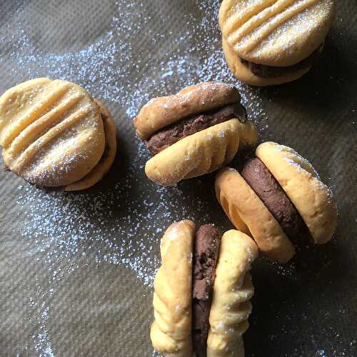 Chocolate and Vanilla Yo-Yo Cookies