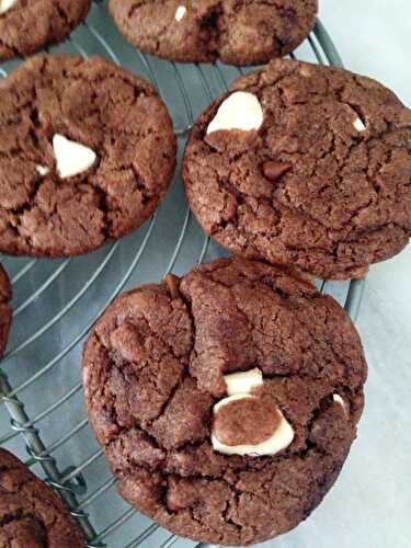 Chocolate lovers delight – triple chocolate chip cookies