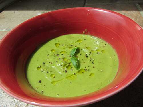 Courgette (Zucchini) and Pea Soup