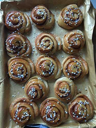 Gingerbread Spiced Swirl Buns