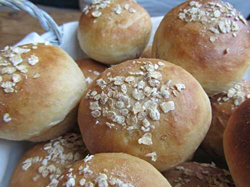 Oaty Bread Rolls