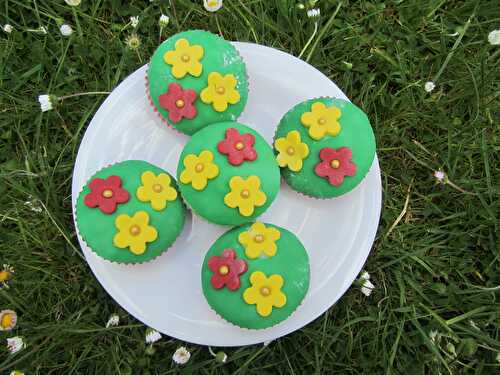 Strawberry and Vanilla Flower Garden Cupcakes