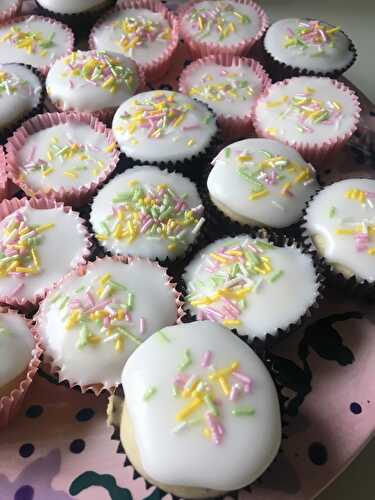 Super Simple Mini Cupcakes – maybe the easiest recipe in the world!