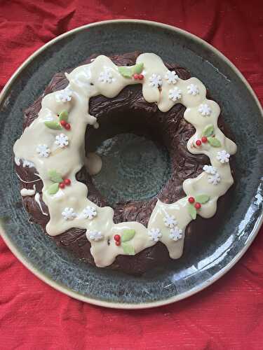 Chocolate Tiffin Wreath Cake