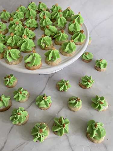 Christmas Tree Iced Gem Biscuits