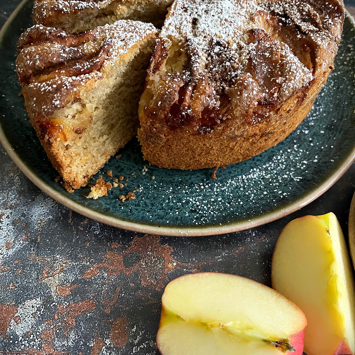 German Apple Cake (Apfelkuchen) - vegan style