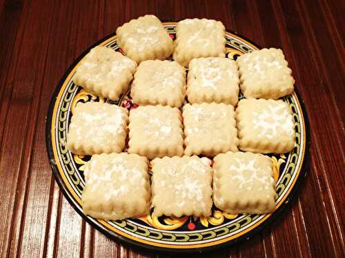 Maamoul (Stuffed Buttery Cookies)