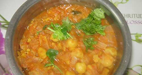 Aloo Channa Gravy for Roti - Potato Chickpeas Combo Curry - Tiffin Sidedish Recipes